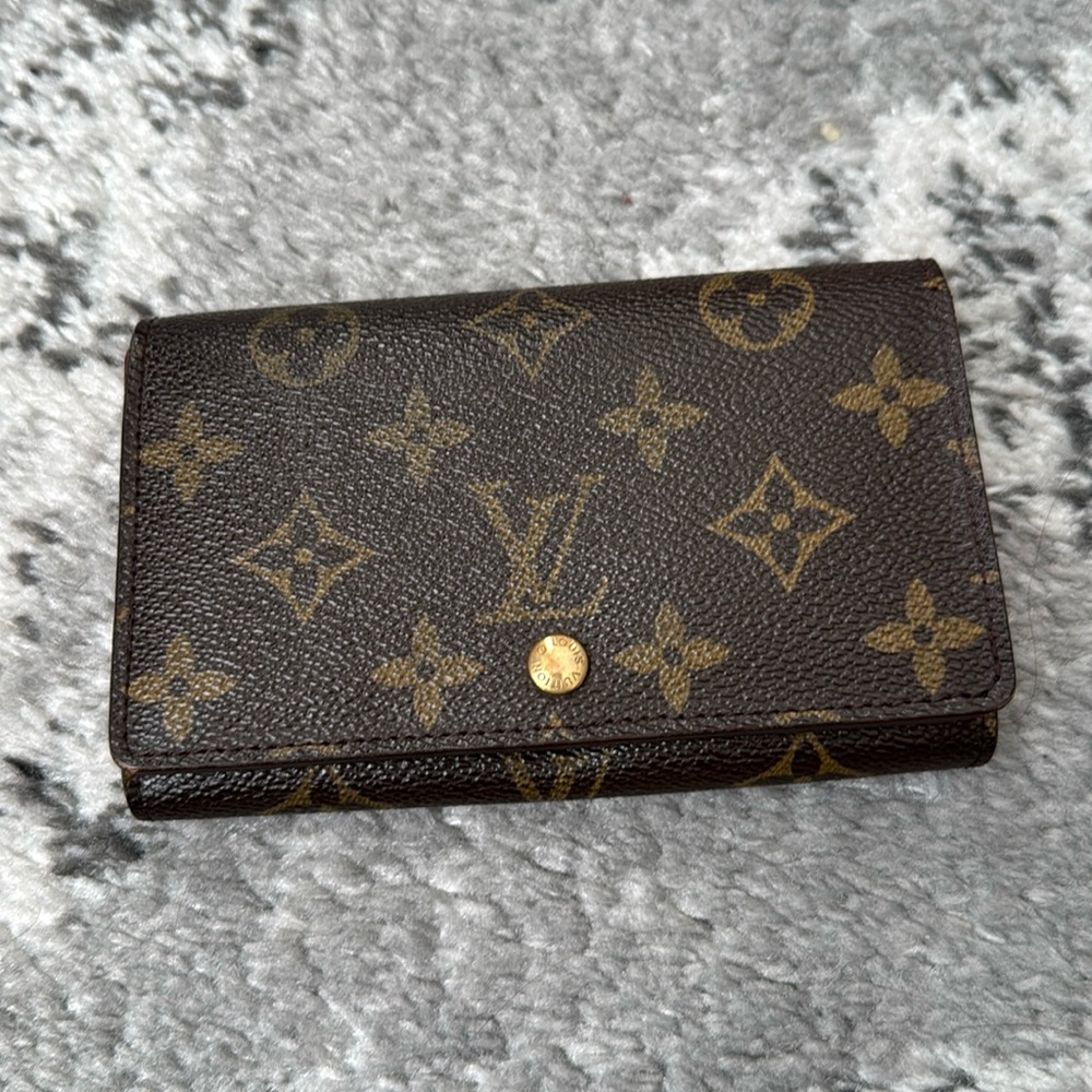 Authentic Louis Vuitton Tresor wallet - Picture 1 of 11